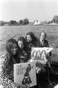 The Hearts of Soul presenteren eerste LP in Oud-Loosdrecht links Hearts of So, Bestanddeelnr 923-6164