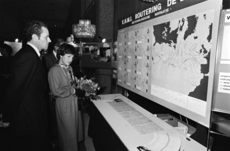 Tgv 125-jarig bestaan KNMI uitreiking onderscheidingen door Prinses Margriet , Bestanddeelnr 930-0975