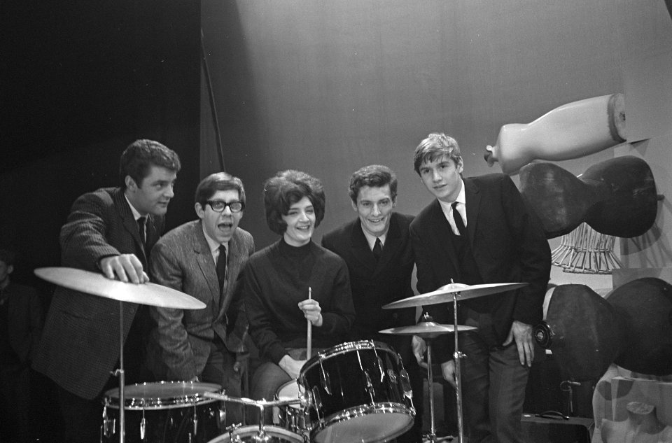 The Honey Combs (beatgroep) in Holland, tijdens repetiti in Grote Schouwburg Zui, Bestanddeelnr 917-2260