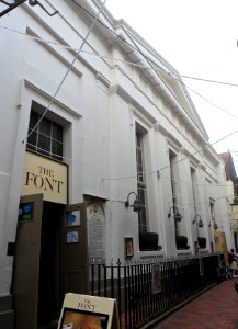 The Font pub (Former Nonconformist Chapel), Union Street, The Lanes, Brighton (NHLE Code 1381041) (March 2014) (2)