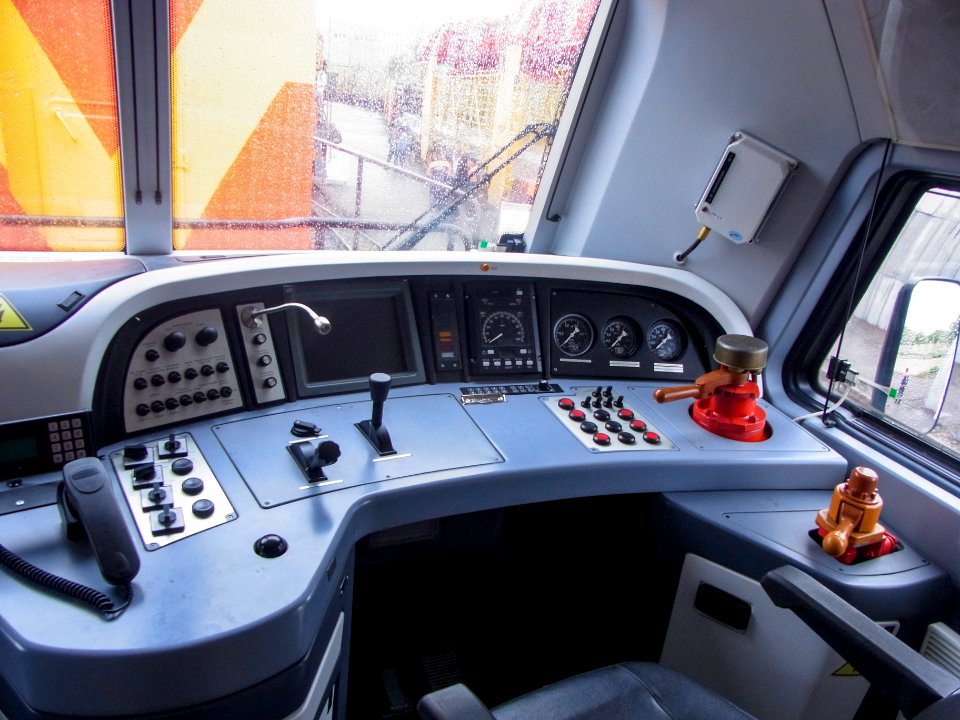 TG16M-001 cabin - control panel (right)