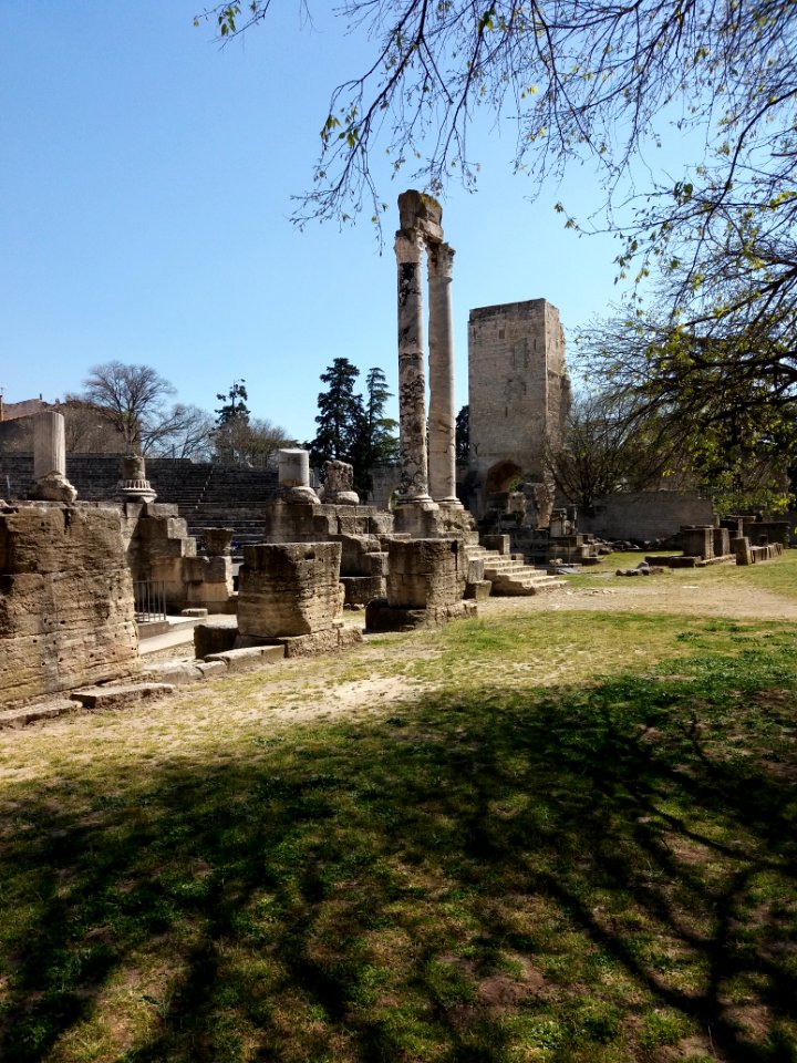 Théâtre gallo-romain d'Arles - Colonnes côté sud