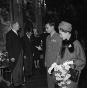 Thailands vorstenpaar ontvangt bestuur van de NIBEG op Paleis Huis ten Bosch, Bestanddeelnr 911-7198
