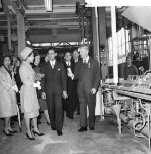 Thailands vorstenpaar bezoekt Coop Centr Melkfabriek St Bernardus, Bestanddeelnr 911-7118