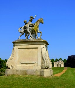 The Hawking Party Statue - Wrest Park - Bedfordshire, England - DSC08034