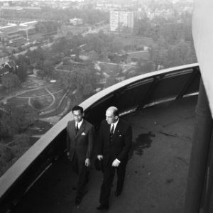 Thailands vorstenpaar bezoekt Euromast te Rotterdam, Bestanddeelnr 911-7051