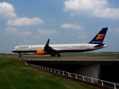 TF-FIX Icelandair Boeing 757-308(WL) - cn 29434 pic5