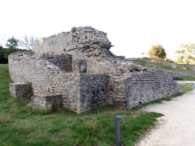 Théâtre gallo-romain d'Alba-la-Romaine - Arrière des gradins, côté sud