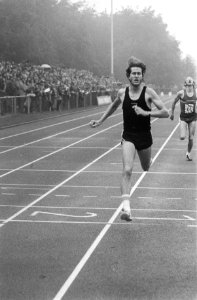 Tgv opening kunststofatletiekbaan Brakkestein in Nijmegen John Walker ( Ni, Bestanddeelnr 929-3107