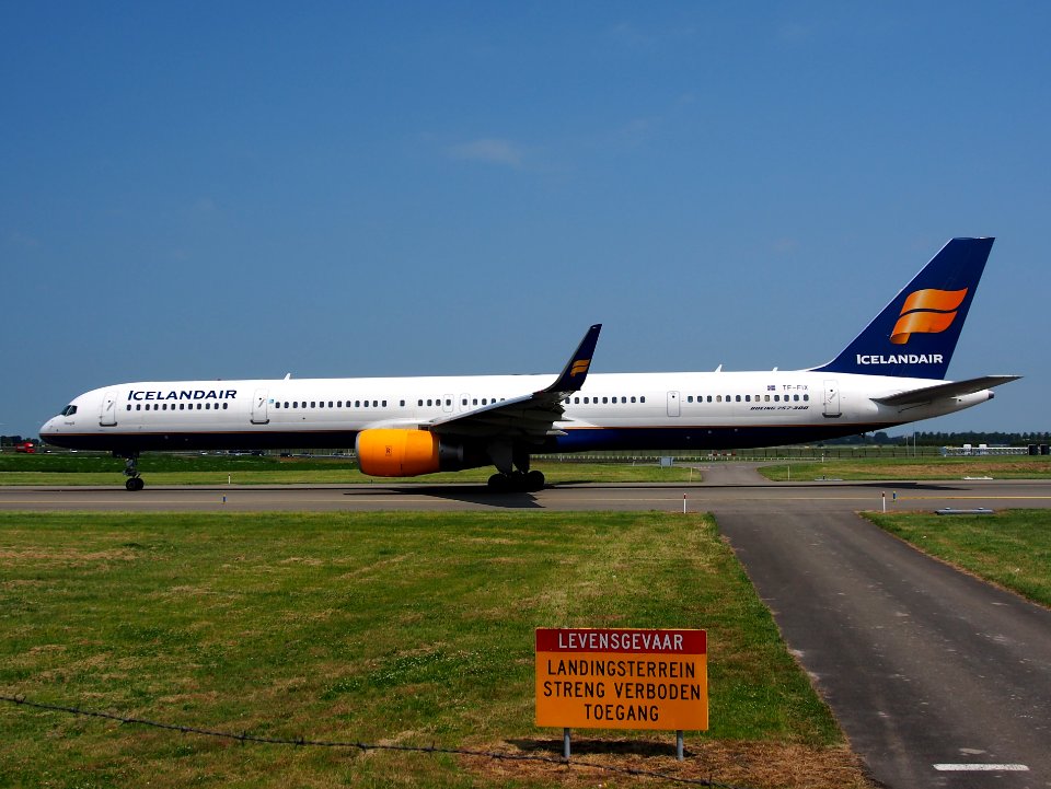 TF-FIX Icelandair Boeing 757-308(WL) - cn 29434 pic3