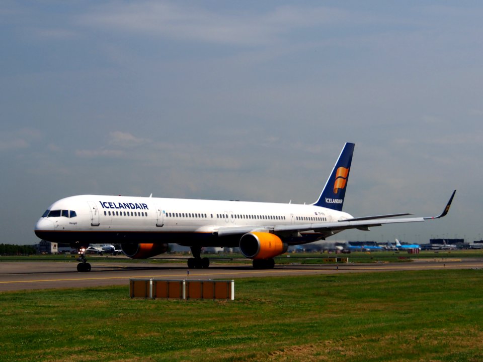 TF-FIX Icelandair Boeing 757-308(WL) - cn 29434 pic1
