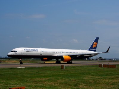 TF-FIX Icelandair Boeing 757-308(WL) - cn 29434 pic2