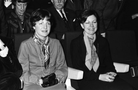 Tgv 125-jarig bestaan KNMI uitreiking onderscheidingen door Prinses Margriet , Bestanddeelnr 930-0974