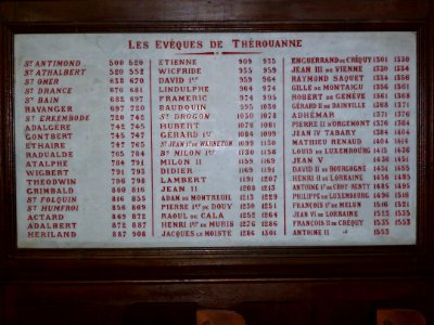 Thérouanne (Pas-de-Calais, Fr) église Saint-Martin, plaque liste des évêques