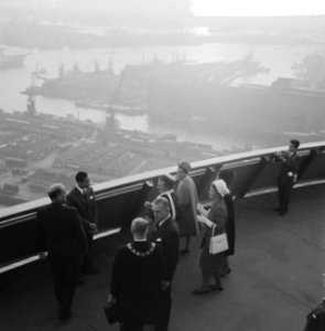 Thailands vorstenpaar bezoekt Euromast te Rotterdam, Bestanddeelnr 911-7054