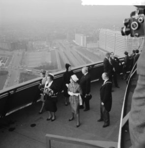 Thailands vorstenpaar bezoekt Euromast te Rotterdam, Bestanddeelnr 911-7053