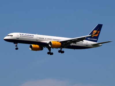 TF-FIJ Icelandair Boeing 757-208(WL) pic3