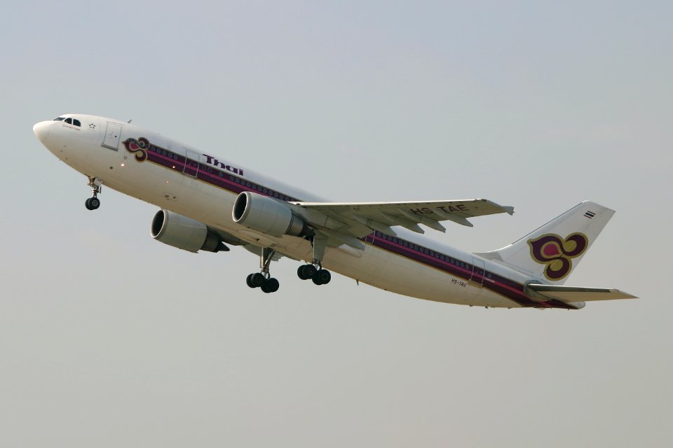 ThaiAirwaysInternational A300 fukuoka 20050128120024