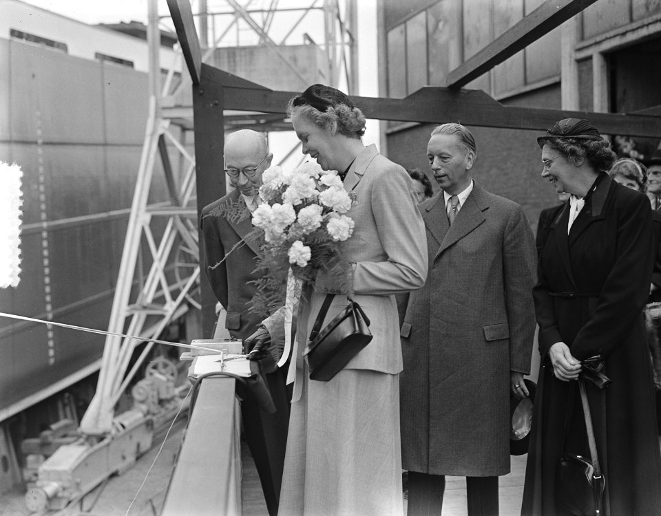 Tewaterlating Ms. Charis te Bolnes voor KNSM door mevrouw Kruseman-Plantinga. Ac, Bestanddeelnr 906-0040