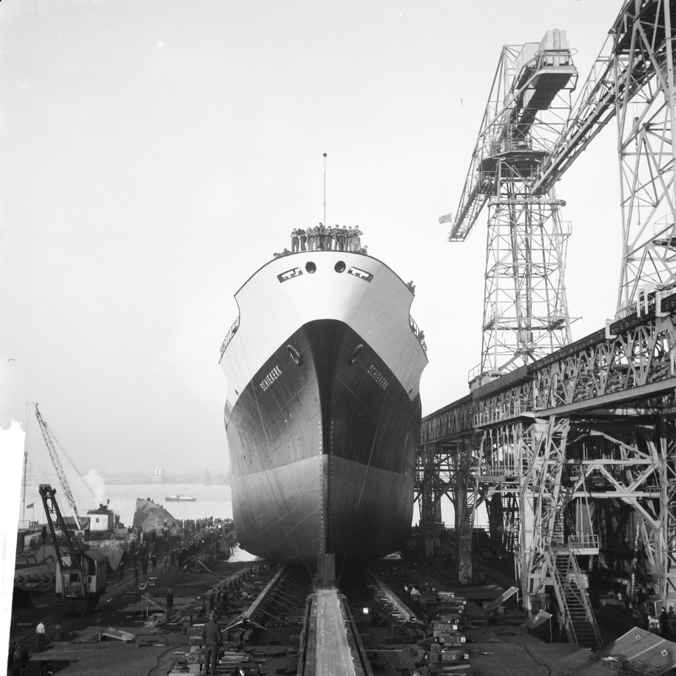 Tewaterlating ms Schiekerk in Rotterdam, Bestanddeelnr 913-2096