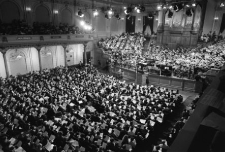 Tgv 200ste uitzending van NOS-programma Fur Elise werd er Elisade Orkest gef, Bestanddeelnr 931-9446