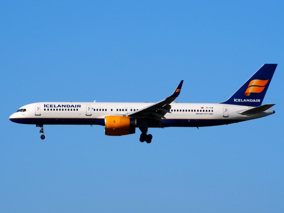 TF-FIR, landing at Schiphol on 2Feb2014 pic33
