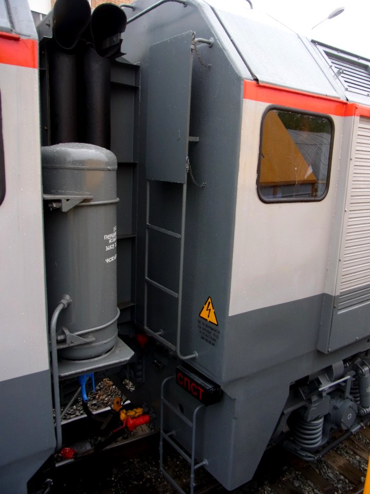 TG16M-001 gangway (1)