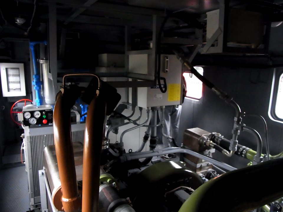 TG16M-001 interior - compressor and other systems