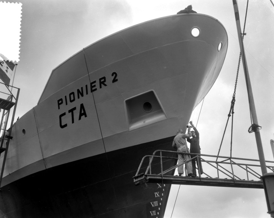 Tewaterlating Pionier 2 bij Zaanlandse Scheepsbouw Mij, Bestanddeelnr 916-7033