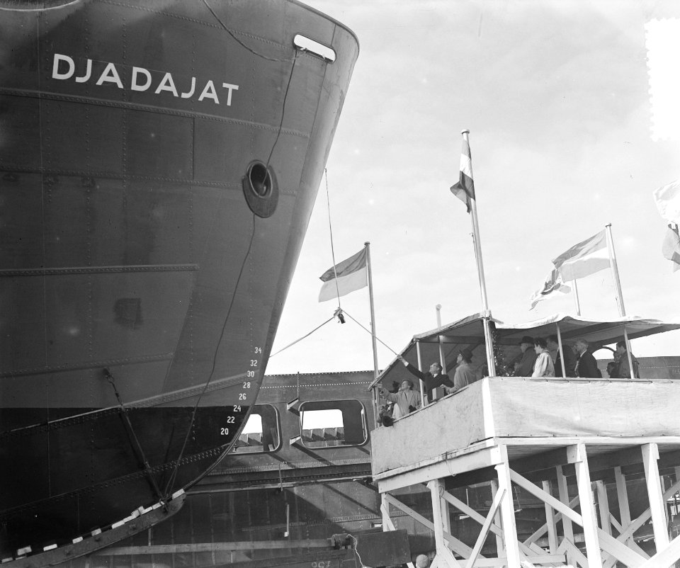 Tewaterlating schip voor Indonesie Djadajat bij Verschure en Co. te Amsterdam, Bestanddeelnr 905-3543