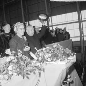 Tewaterlating onderzeeer Potvis tijdens tewaterlating mevrouw G. J. H. de Jong B, Bestanddeelnr 917-3304