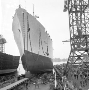 Tewaterlating Nara 10600 ton op scheepswerf NDSM te Amsterdam, Bestanddeelnr 915-3382