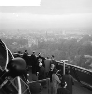 Thailands vorstenpaar bezoekt Euromast te Rotterdam, Bestanddeelnr 911-7046