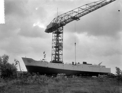 Tewaterlating Pionier 2 bij Zaanlandse Scheepsbouw Mij, Bestanddeelnr 916-7044