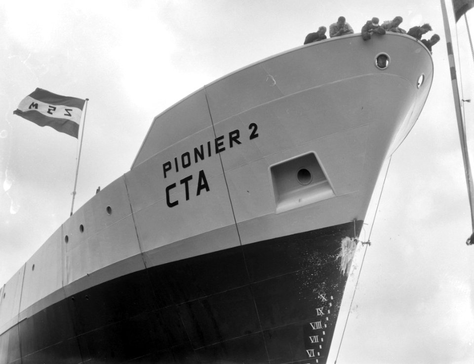 Tewaterlating Pionier 2 bij Zaanlandse Scheepsbouw Mij, Bestanddeelnr 916-7043