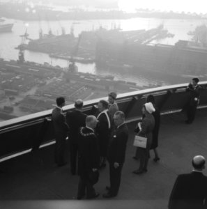 Thailands vorstenpaar bezoekt Euromast te Rotterdam, Bestanddeelnr 911-7055