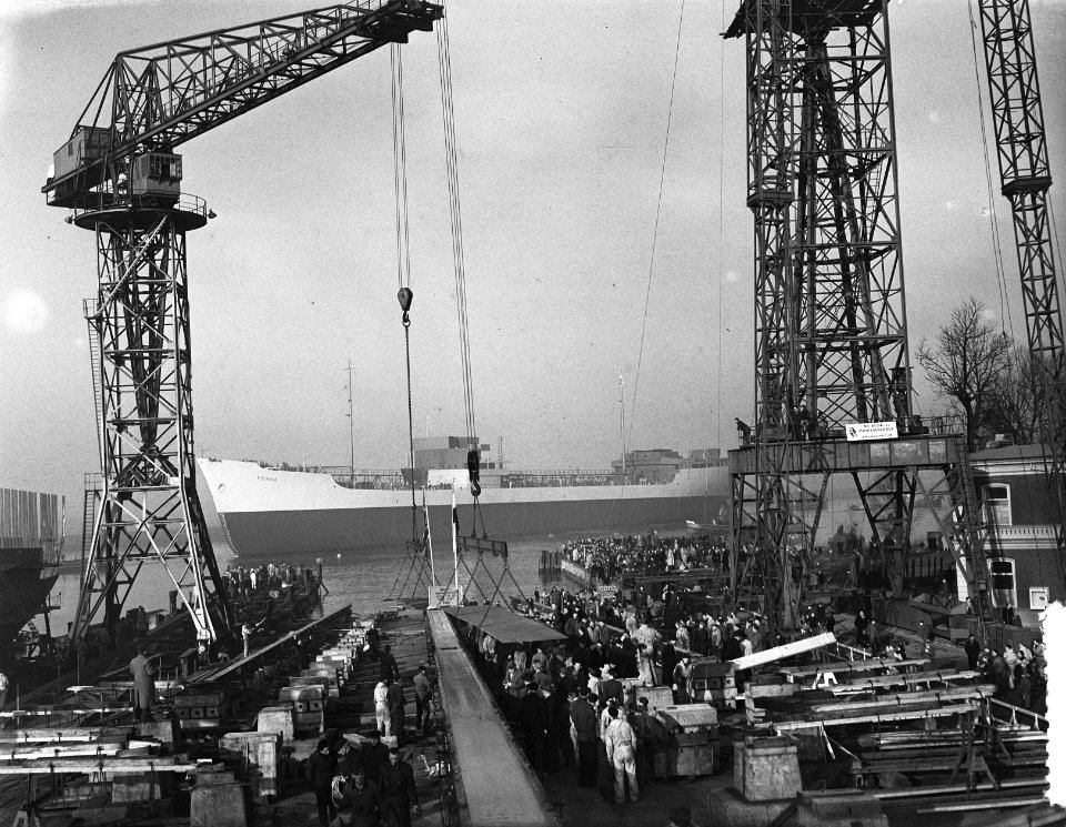 Tewaterlating Ms. Pensa bij Jan Smit N. V. , Alblasserdam, Bestanddeelnr 906-3322
