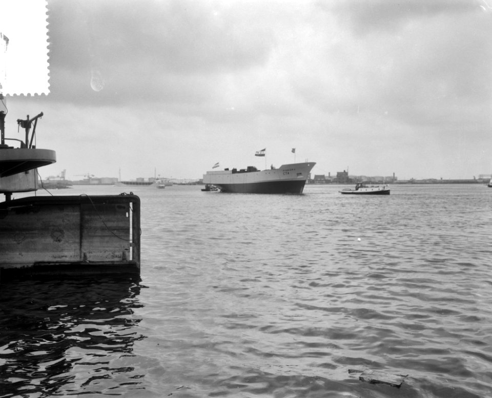 Tewaterlating Pionier 2 bij Zaanlandse Scheepsbouw Mij, Bestanddeelnr 916-7032