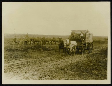 The ambulance coming across the shell swept battlefield, Bestanddeelnr 158-0453