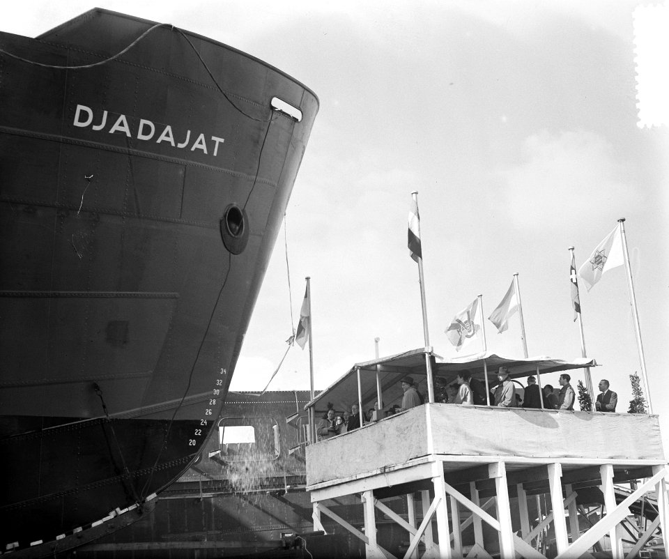 Tewaterlating schip voor Indonesie Djadajat bij Verschure en Co. te Amsterdam, Bestanddeelnr 905-3545