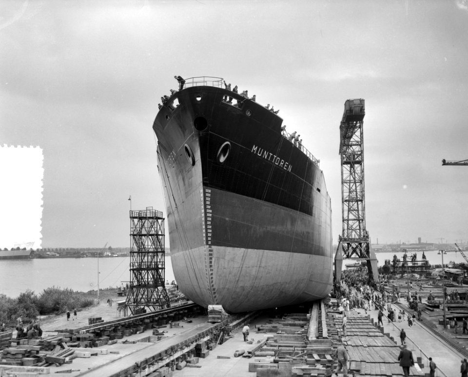 Tewaterlating Munttoren bij C van der Giessen & Zoonen's Scheepswerven NVte, Bestanddeelnr 908-0054