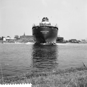 Tewaterlating op de werf van Verolme te Alblasserdam van tanker Presidente Dutr, Bestanddeelnr 910-5361