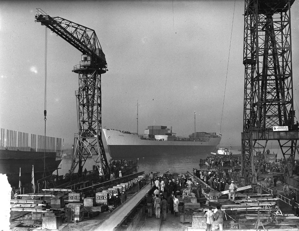 Tewaterlating Ms. Pensa bij Jan Smit N. V. , Alblasserdam, Bestanddeelnr 906-3319