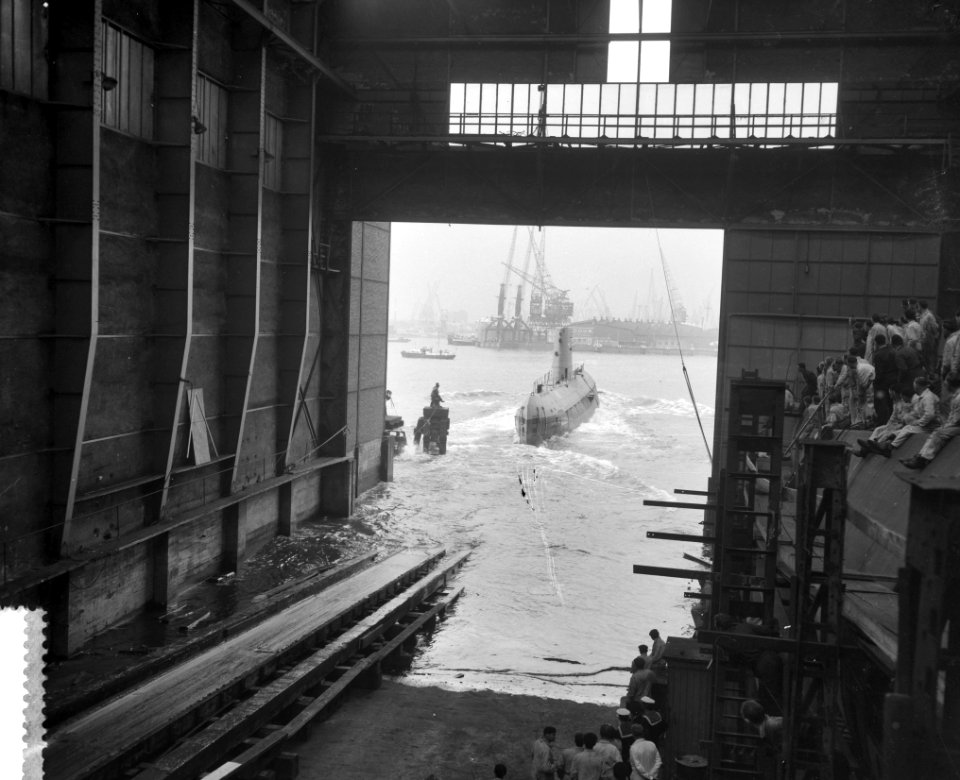 Tewaterlating nieuwe onderzeeer Dolfijn te Rotterdam, Bestanddeelnr 910-3913