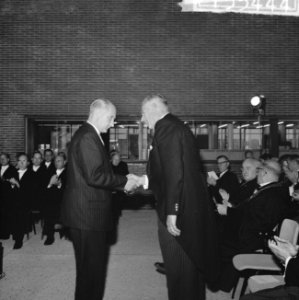 TH te Eindhoven officieel geopend door minister Bot van O K en W Minister B, Bestanddeelnr 915-5444