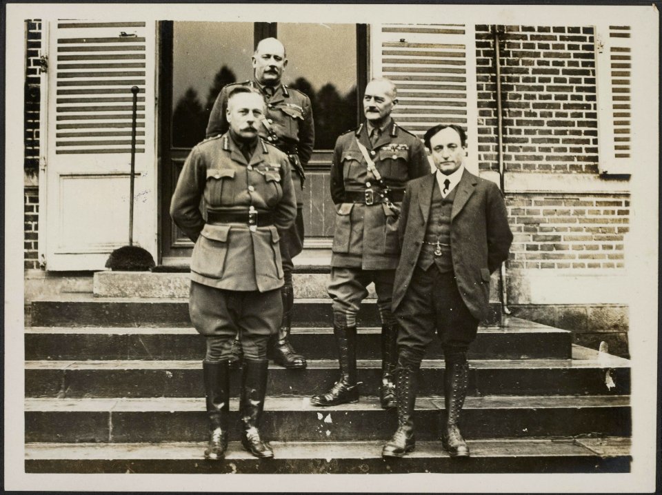 The Commander-in-Chief, Adjutant General, Quartermaster General and Mr. Ben Till, Bestanddeelnr 158-2828