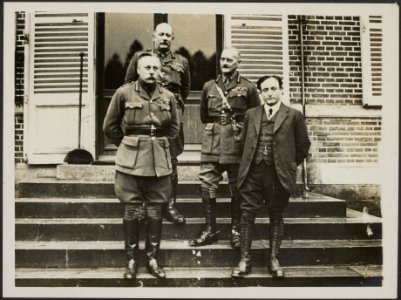 The Commander-in-Chief, Adjutant General, Quartermaster General and Mr. Ben Till, Bestanddeelnr 158-2828