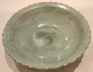 Thai bowl, Sukhothai period, 15th century, Si Satchanalai glazed stoneware, Honolulu Academy of Arts photo