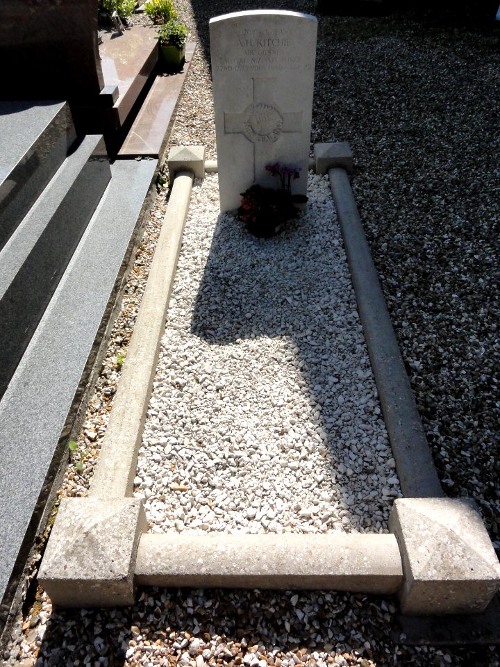 Thérouldeville (Seine-Mar.) tombe de guerre de la CWGC