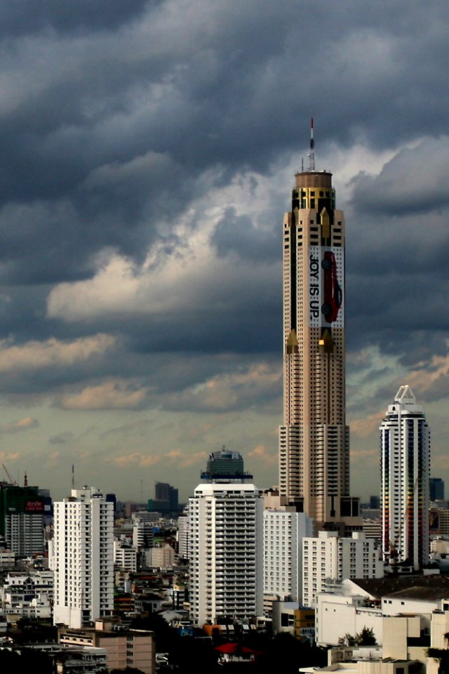 The Baiyoke Tower II closeup in Bangkok, Thaliand